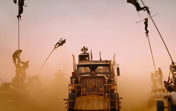 Росіяни біля Покровська експериментують з технікою. Їх штурми схожі на кадри з фільму 