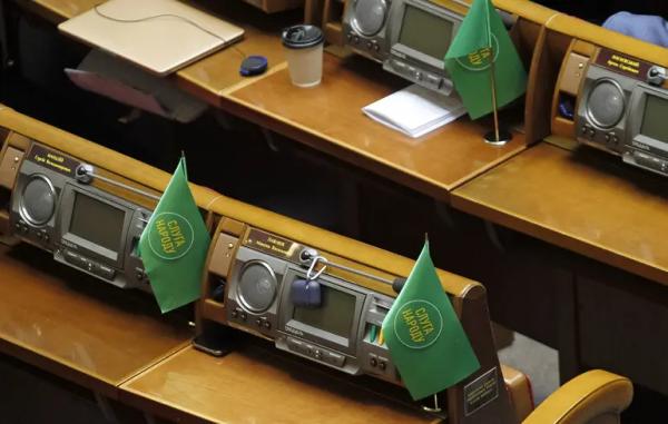 «Слуги народу» ініціювали два законопроєкти, які  знищують дисциплінарну відповідальність для суддів