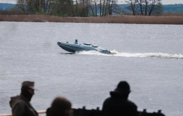 Бійці ГУР перші у світі знищили морським дроном військовий літак. Не пощастило російському Су-30