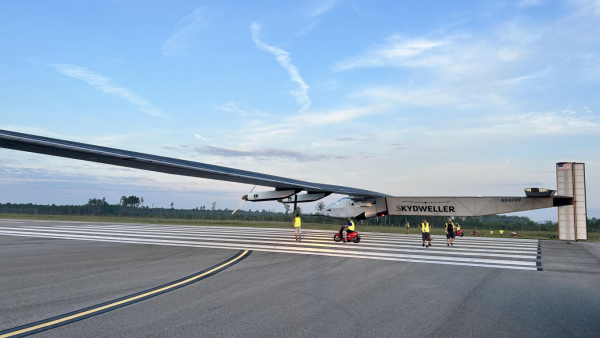 Дрон на сонячній енергії Skydweller