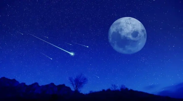 Персеїди 2025: як побачити метеорний дощ року попри яскравий Місяць