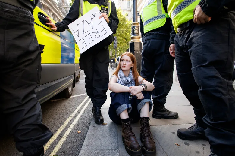 У Лондоні на акції в підтримку Palestine Action затримали майже 500 людей У Лондоні на акції в підтримку Palestine Action затримали майже 500 людей