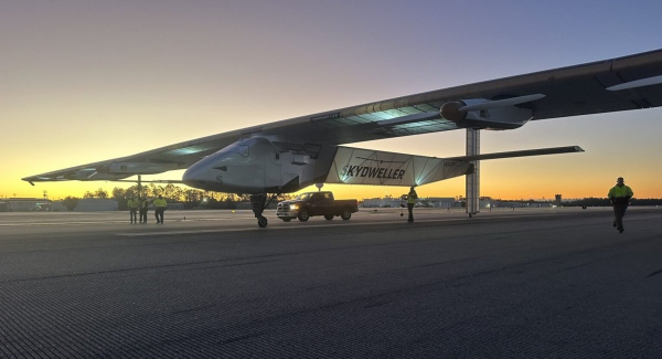 Дрон на сонячній енергії Skydweller