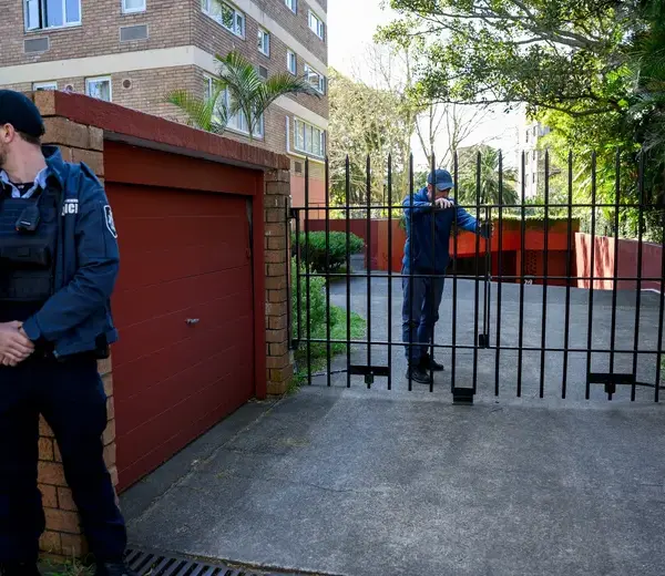 В Австралії автівка протаранила ворота консульства Росії: постраждав&hellip;