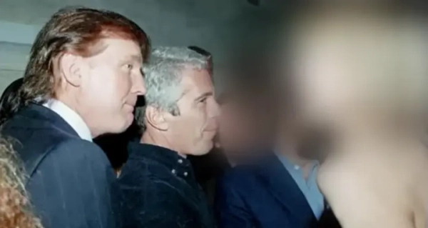 У США оприлюднили нові фото з маєтку Епштейна, де фігурує Трамп