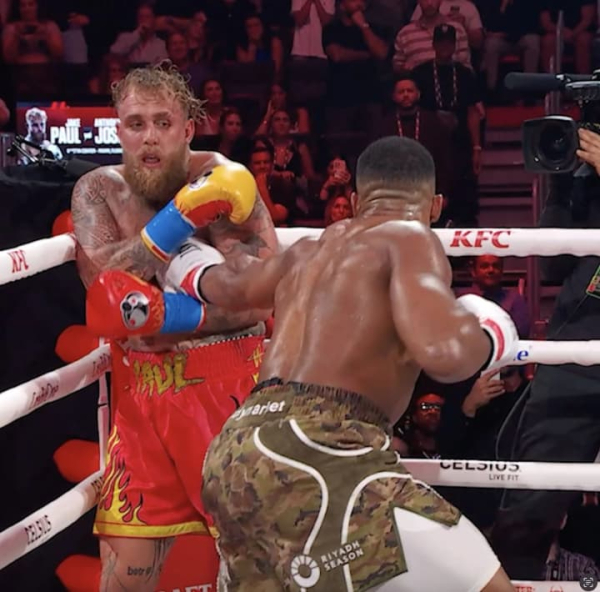 Зламана щелепа та виклик Ф'юрі: Джошуа нокаутував ютубера Пола в шостому раунді у Маямі