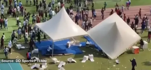 Розлючені фанати в Індії закидали стадіон стільцями та пляшками через короткий захід Мессі