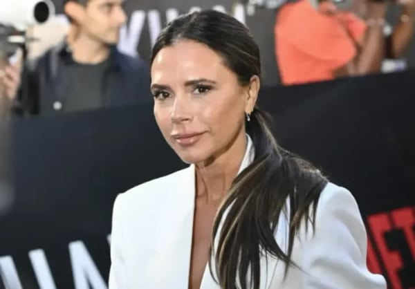 Сини зіркового подружжя Бекхемів підтримали матір на церемонії у Парижі на тлі сімейного конфлікту