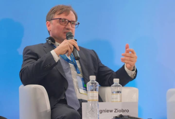 Ексміністра юстиції Польщі Збігнєва Зьобро переховують в Угорщині: які обвинувачення висунуті проти&hellip;