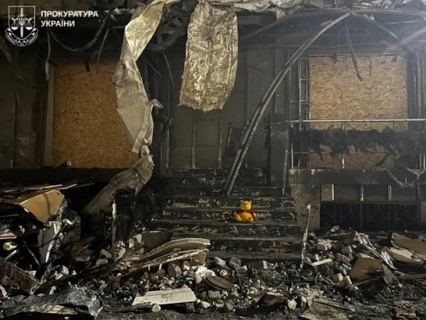 Жінку, виявлену під завалами харківського багатоповерхового будинку, ідентифікували як матір загиблого хлопчика