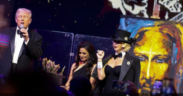 Дональд Трамп продав портрет Ісуса за 2,75 мільйона доларів під час новорічного аукціону