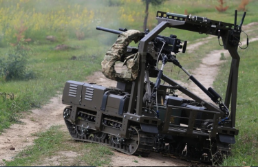 Система використовує три камери / Мілітарний система використовує три камери