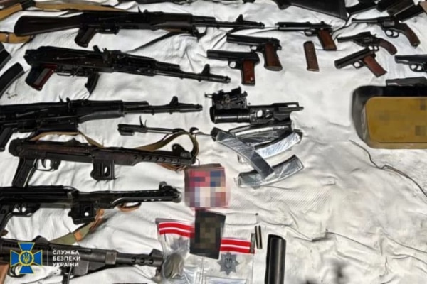 Викрито угрупування, яке намагалося продати одну із найбільших партій "трофейної" зброї за час війни 
