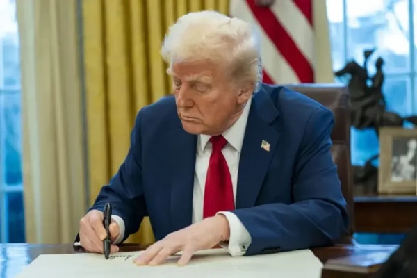 Захоплення силами США танкера Marinera: Трамп звільнив двох росіян - членів екіпажу