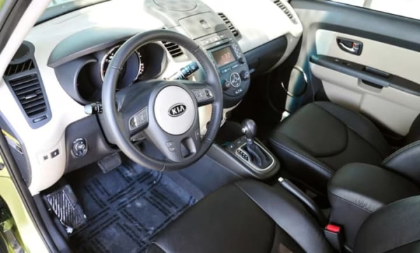 Технік Kia подав до суду на компанію через серйозну травму під час ремонту автомобіля