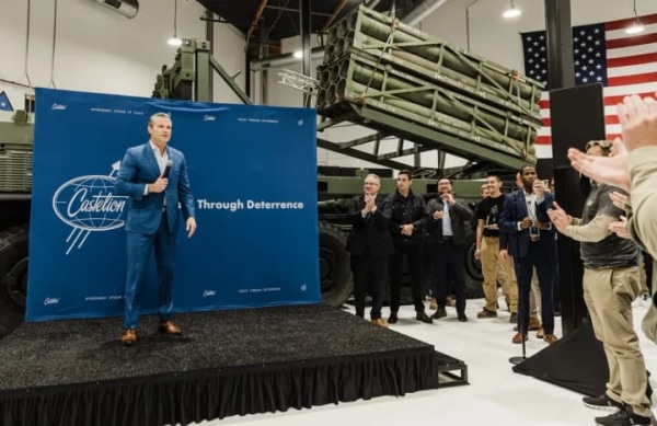 Міністр війни США Піт Хегсет проінспектував розробку новітньої гіперзвукової ракети "Чорна борода"