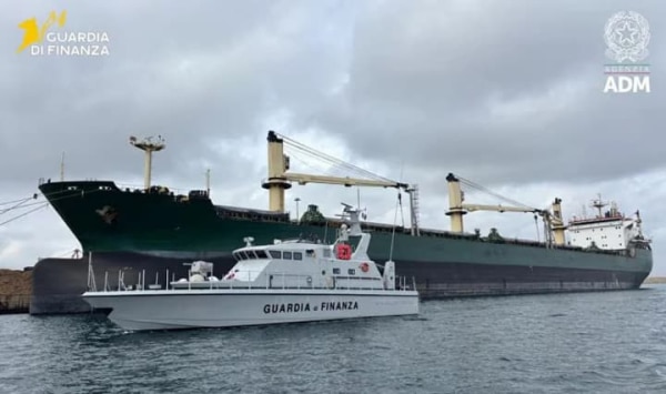 Італія затримала судно з чорним металом з росії, що порушувало санкції