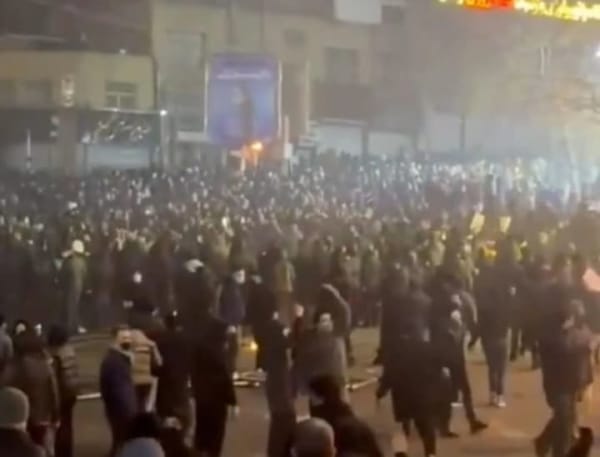 Білий дім розглядає варіанти авіаударів по Ірану у разі розстрілу протестувальників - WSJ