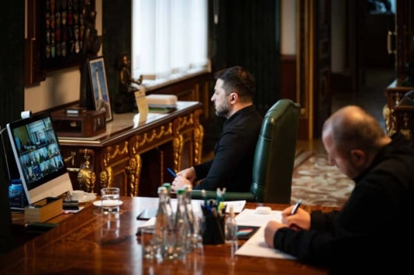 В Одесі ворог бив біля "Привозу", у Києві без тепла досі 926 будинків: Зеленський провів селектор по ситуації в областях