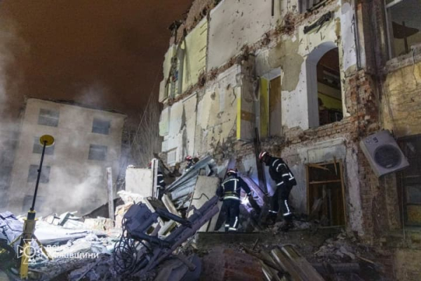 Кількість жертв російського удару по Харкову зросла до двох: під завалами знайшли жінку