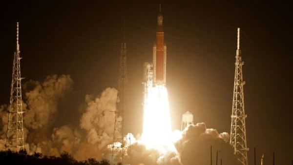 Повернення до Місяця: NASA виводить мегаракету Artemis 2 на фінальний старт