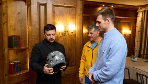 Зеленський відзначив Гераскевича орденом Свободи під час зустрічі: пам'ять важлива. 4 Зеленський відзначив Гераскевича орденом Свободи під час зустрічі: пам'ять важлива. 4