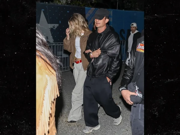 Орландо Блум помічений з юною моделлю на Супербоулі 2026: їх бачили за руки. 4 Орландо Блум помічений з юною моделлю на Супербоулі 2026: їх бачили за руки. 2