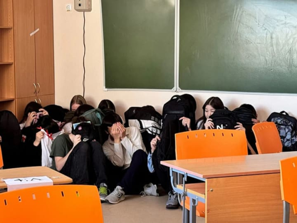 У Росії пильніше стежать за юними, у школах моніторять мережі, а провину валять на педагогів - СЗР 3