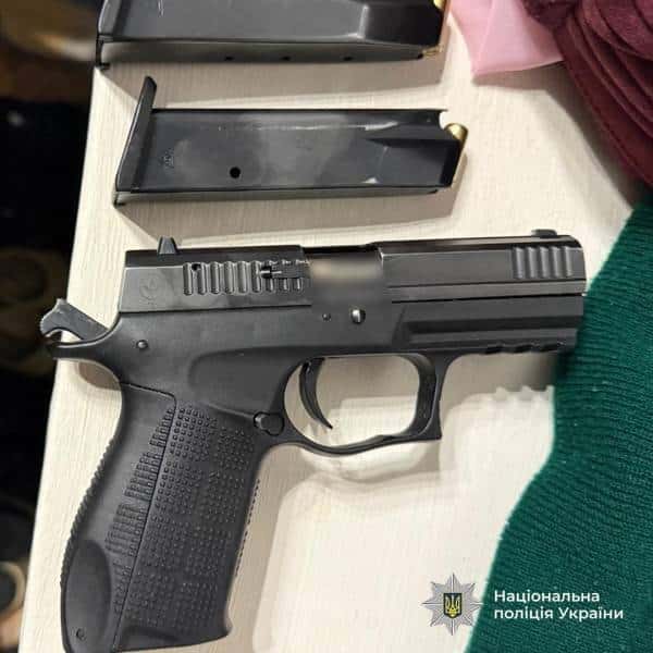 Поліція затримала угруповання, яке вивозило військових із місць служби і переправляло за кордон 13