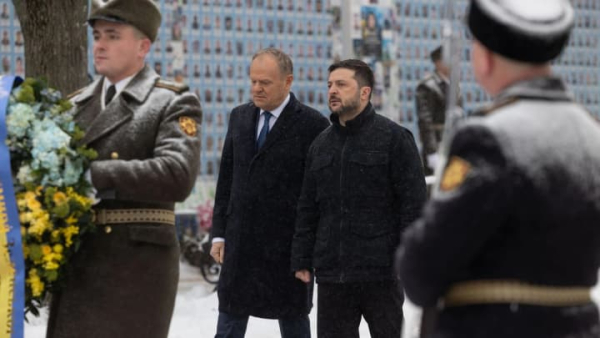 Зеленський та Туск вшанували полеглих героїв України.