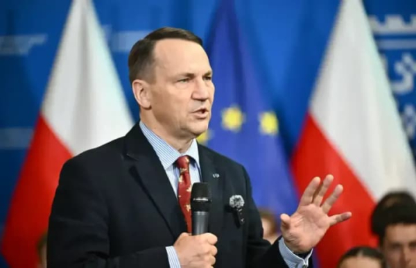 Сікорський наголосив на праві Європи бути залученою до українських переговорів. 7