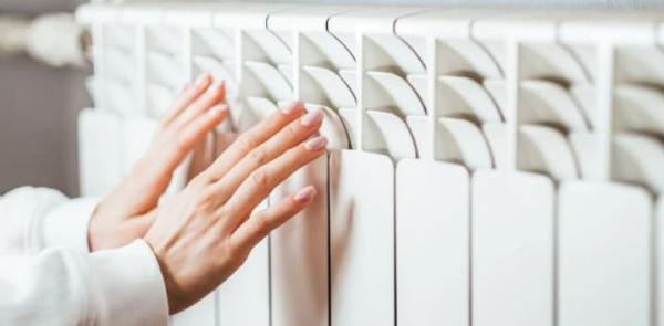 Київ: Відновлено теплопостачання в деяких будівлях після нападу ворога.