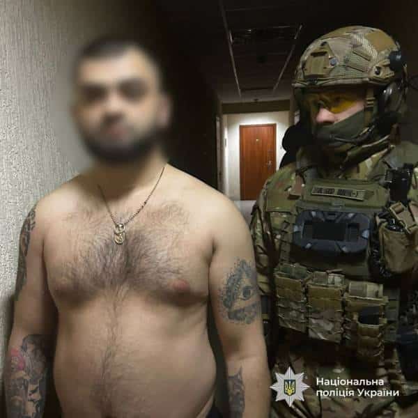 Поліція затримала угруповання, яке вивозило військових із місць служби і переправляло за кордон 11