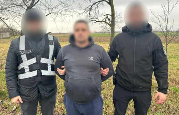 На Закарпатті арештували зловмисника, котрий жбурнув бойову гранату в помешкання поліцейського. 5 На Закарпатті затримано чоловіка, який кинув бойову гранату в будинок правоохоронця