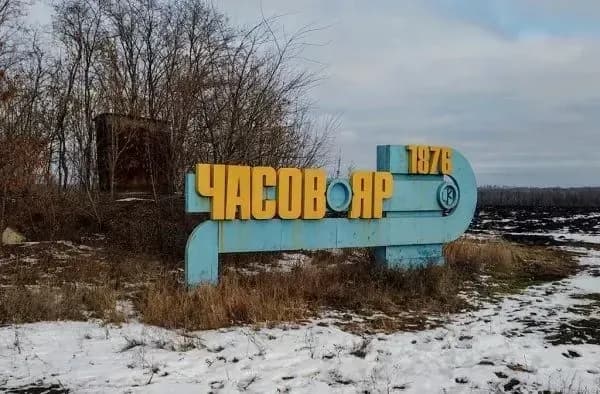 Українські воїни зупинили намагання росіян засісти в Часів Яр. 8