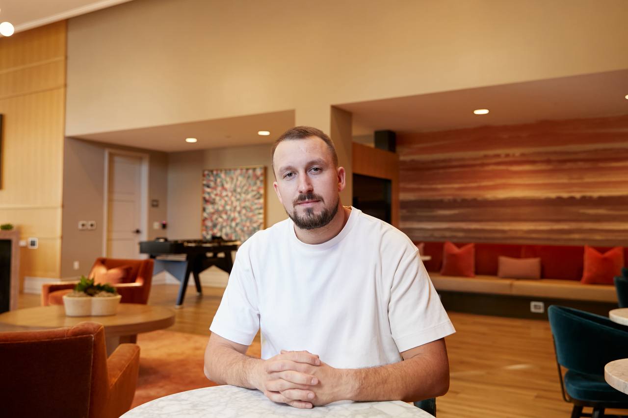 «Я зайшов у професію без страху — і вже всередині зрозумів її масштаб»: Ярослав Чигрин про старт у США, книгу та нові стандарти сервісу