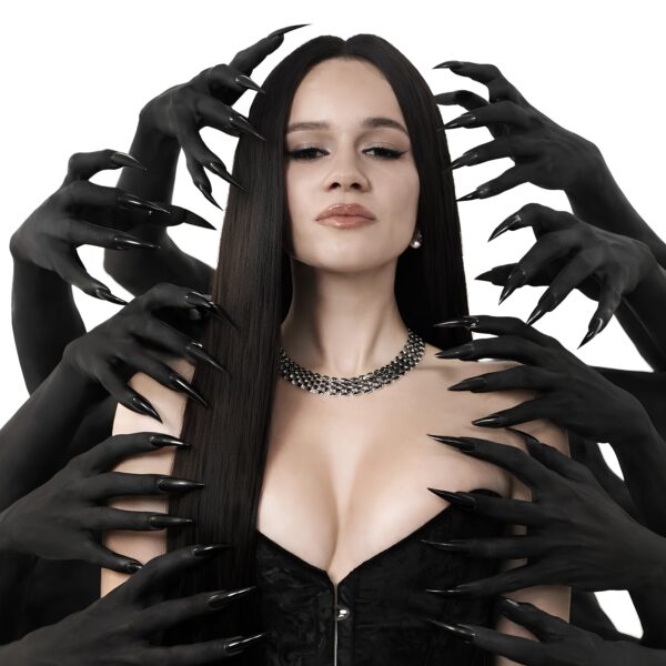 SOWA вразила драматичним образом і презентувала двомовний трек “In her control”