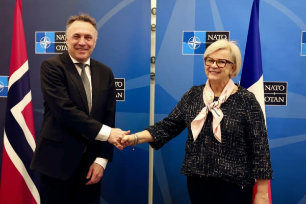 Норвегія та Франція співпрацюють, щоб зміцнити оборону України. 9