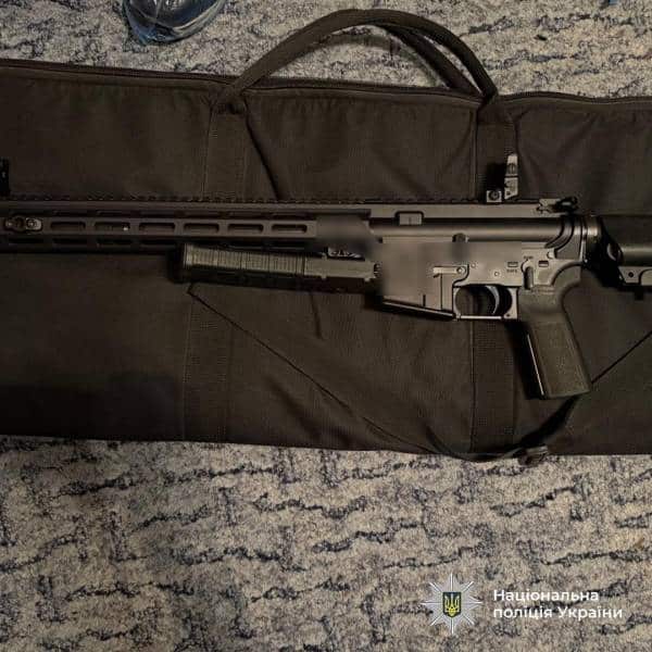 Поліція затримала угруповання, яке вивозило військових із місць служби і переправляло за кордон 12