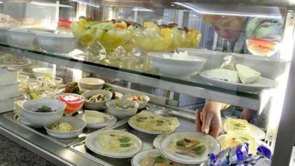 У парламентській їдальні інспектують через можливе отруєння депутатів. 2 У їдальні ВР почалися перевірки після підозр про отруєння нардепів