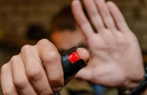 Львів: Перцевий балончик проти ТЦК та поліції – чоловік вдається до опору 10