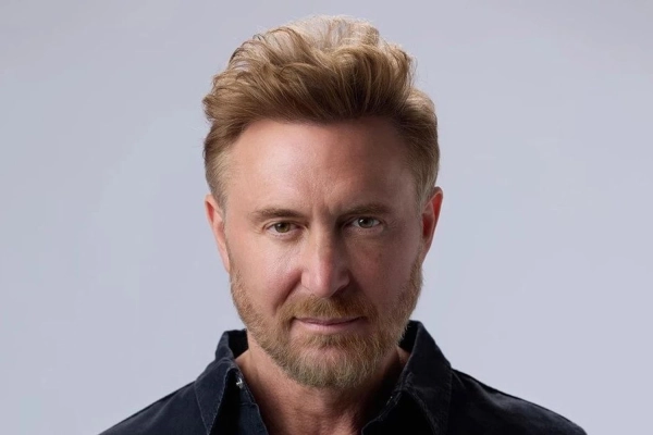 Девід Гетта зустрів батьківство у 58: зворушливі перші кадри сина Скайлера 8