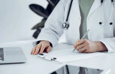 Україна: Посилення нагляду за лікарняними, закон підписано президентом.