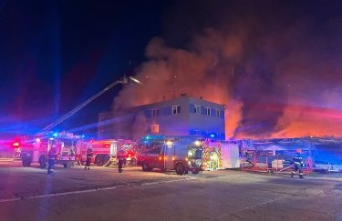 Вибухова ніч: Вогонь охопив українське підприємство тепловізорів у Чехії