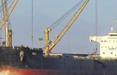 Російські кораблі вдарили по цивільному судну неподалік Чорноморська