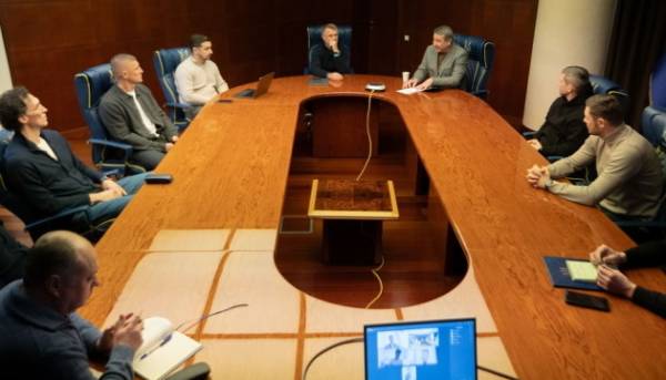 Ребров об'єднав тренерські штаби збірних: стратегія майбутнього українського футболу 8 Ребров об'єднав тренерські штаби збірних: стратегія майбутнього українського футболу 8