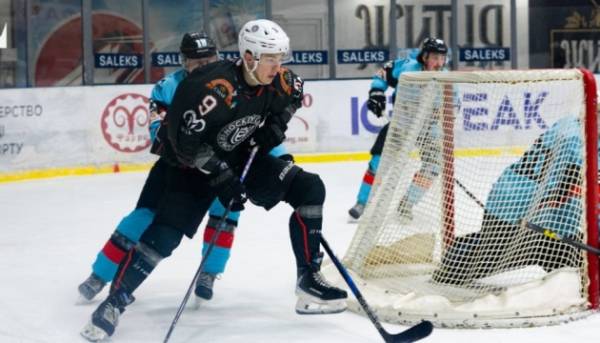 Визначено півфінальні пари: хто зіграє за вихід у фінал чемпіонату України з хокею 10