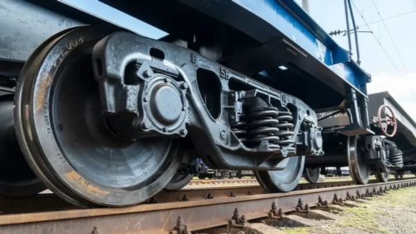 Миколаїв: дрон-камікадзе влучив у вагон, залізничника поранено – 18 ударів по Укрзалізниці з початку весни 2