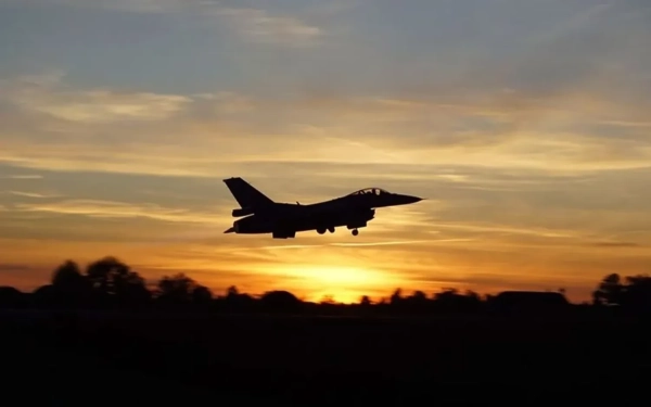 Грецькі F-16 відреагували на загрозу Кіпру: винищувачі підняли в повітря через виявлення безпілотника 9