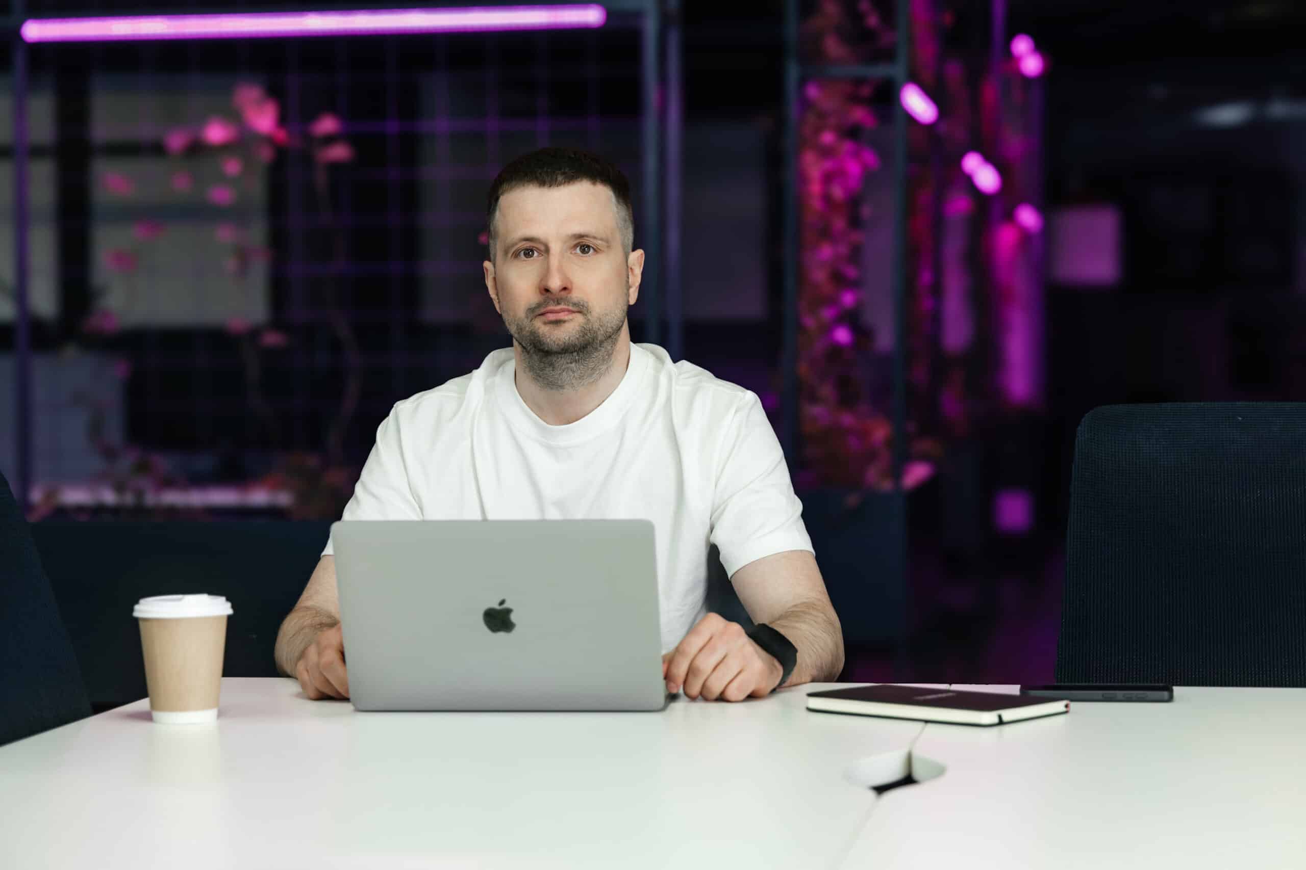 Сергій Тиханов: Україна залежить від імпорту пального на 95–100% — експерт пояснив, як формується ціна на бензин